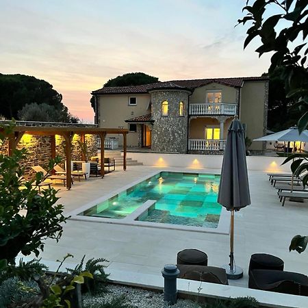 Olivea Luxury Suites Fažana Exterior foto