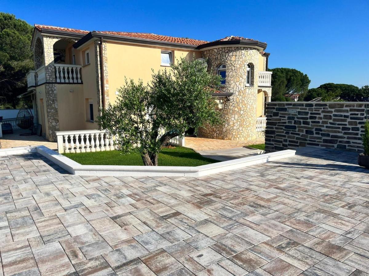 Olivea Luxury Suites Fažana Exterior foto
