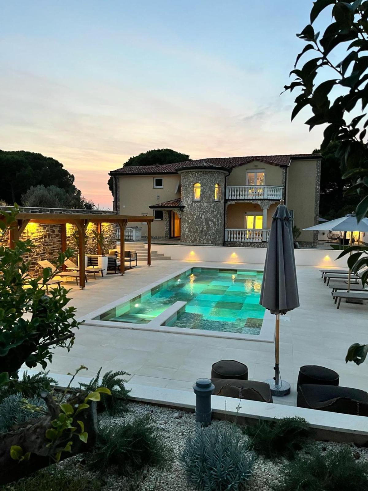 Olivea Luxury Suites Fažana Exterior foto